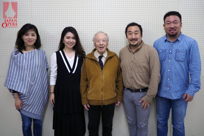 左から、メッゾ・ソプラノの向野由美子、ソプラノの砂川涼子、アルベルト・ゼッダ氏、テノールの村上敏明、バスの伊藤貴之