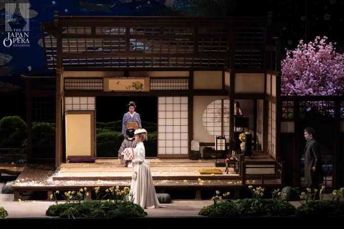 第2幕 第2場より 蝶々夫人(迫田美帆)、シャープレス(市川宥一郎)、スズキ(但馬由香)、ケイト(吉村恵)