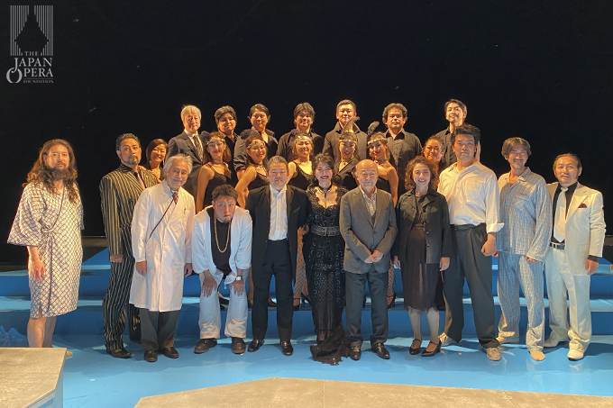 「魅惑の美女はデスゴッデス!」終演後に指揮者の松下京介氏、作曲家の池辺晋一郎氏と出演者一同で