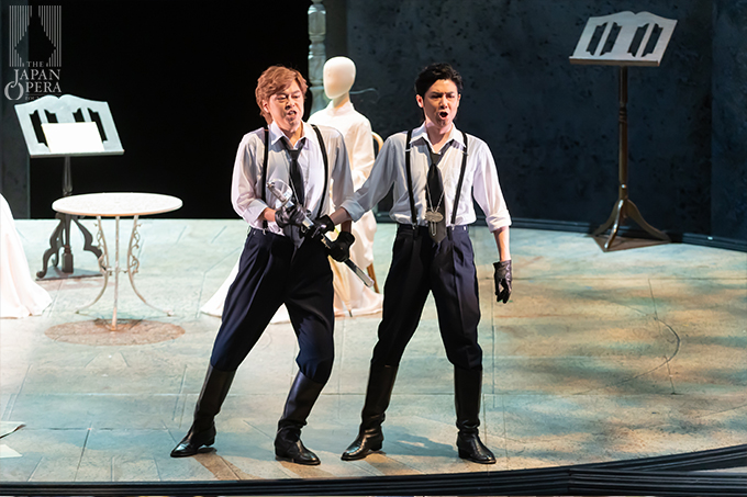 第1幕より グリエルモ(岡 昭宏)、フェランド(山本康寛)