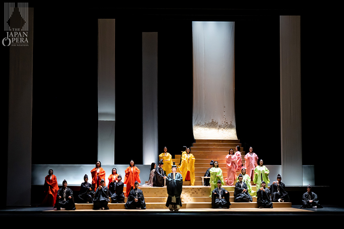 第１幕より 桐壺帝（下瀬太郎）、日本オペラ協会合唱団