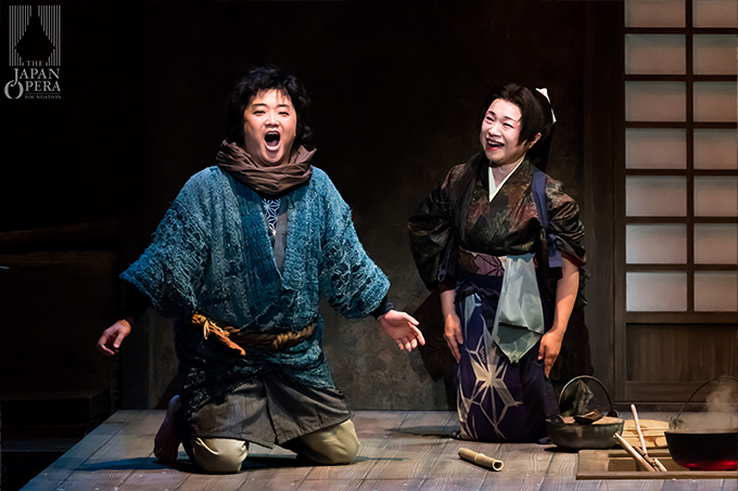 日本オペラ協会公演「夕鶴」より （左は与ひょう役の中井亮一）