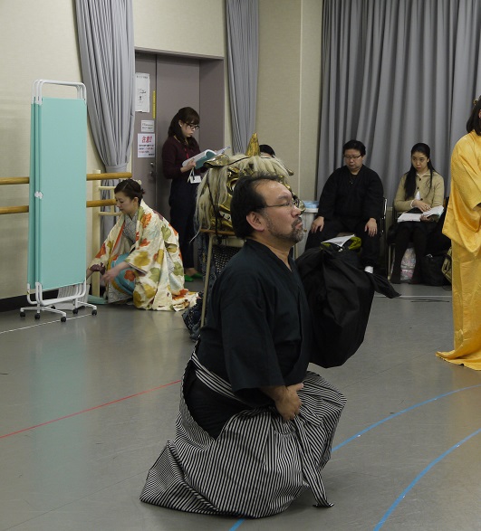 生首を持参したことを告げる朱の盤坊