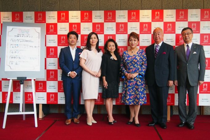 右から、佐竹康峰(日本オペラ振興会理事長)、折江忠道(藤原歌劇団総監督)、郡愛子(日本オペラ協会総監督補)、佐藤美枝子、坂口裕子、中井亮一