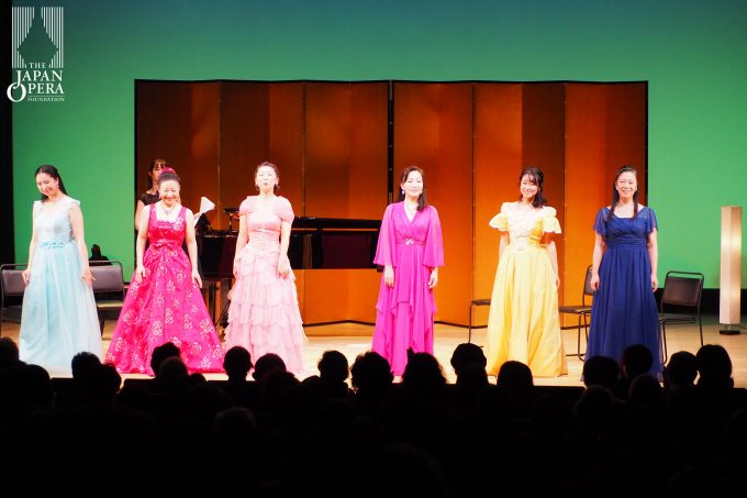 歌曲集「カレンダー」より(左から西野郁子、鈴木美也子、中川悠子、小林悦子、松山美帆、田中美佳)