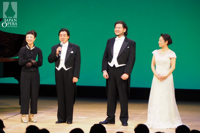 出演者へのインタビューコーナー(ご案内:飯塚ようこ)