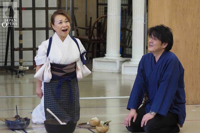 つう(佐藤美枝子)、与ひょう(中鉢 聡)