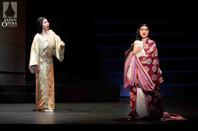 第3幕より 静(沢崎恵美)、磯の禅師(上田由紀子)