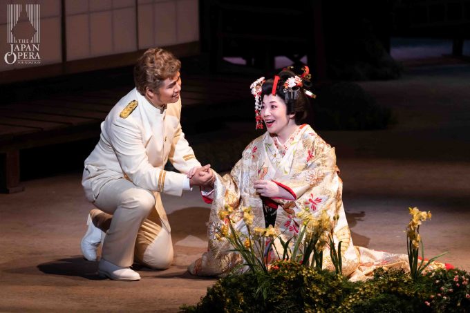 第1幕より 蝶々夫人(小林厚子)、ピンカートン(笛田博昭)