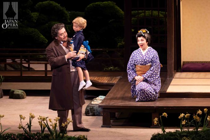 第2幕 第1場より 蝶々夫人(小林厚子)、シャープレス(牧野正人)、子供(小長谷杏珠)
