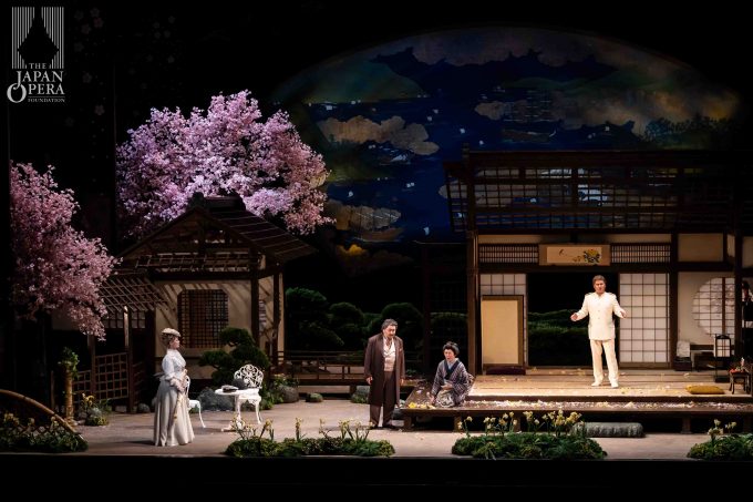 第2幕 第2場より ピンカートン(笛田博昭)、シャープレス(牧野正人)、スズキ(鳥木弥生)、ケイト(古澤真紀子)