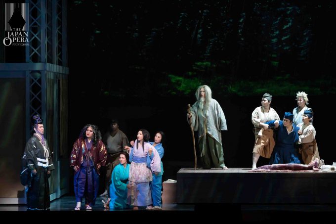 第3幕より 阿古夜(小林沙羅)、仏師・一真(山本康寛)、楠木正儀(岡 昭宏)、長老(三浦克次)、こだま(飯嶋幸子)、しじま(古澤真紀子)、お豊(松原広美)、クズマ(照屋篤紀)