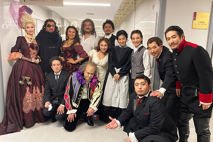 第2幕終了後に柴田真郁マエストロと出演者で
