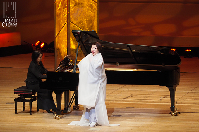 川越塔子(ソプラノ)、松本康子(ピアノ)