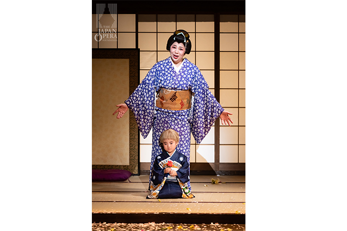 第2幕より 蝶々夫人(小林厚子)、子供(川岸 花)