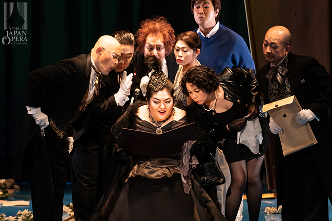 日本オペラ振興会設立40周年記念藤原歌劇団公演「ジャンニ・スキッキ」より（写真中央）