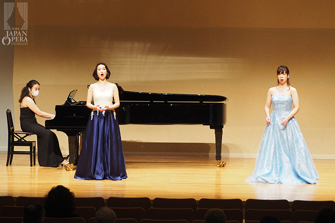 岩崎 香(ソプラノ) /前澤 歌穂(メッゾ・ソプラノ) Kaori IWASAKI(Soprano)/Kaho MAEZAWA(Mezzo Soprano)